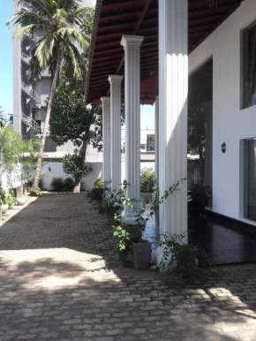 Гостиница The Kingston Hotel  Moratuwa